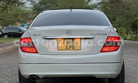 Nunua Imported Mercedes‒Benz C–Class Nyeupe Gari ndani ya Dar es Salaam nchini Dar es Salaam Nunua Imported Mercedes‒Benz C–Class Nyeupe Gari ndani ya Dar es Salaam nchini Dar es Salaam