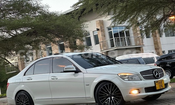 Nunua Imported Mercedes‒Benz C–Class Nyeupe Gari ndani ya Dar es Salaam nchini Dar es Salaam Nunua Imported Mercedes‒Benz C–Class Nyeupe Gari ndani ya Dar es Salaam nchini Dar es Salaam