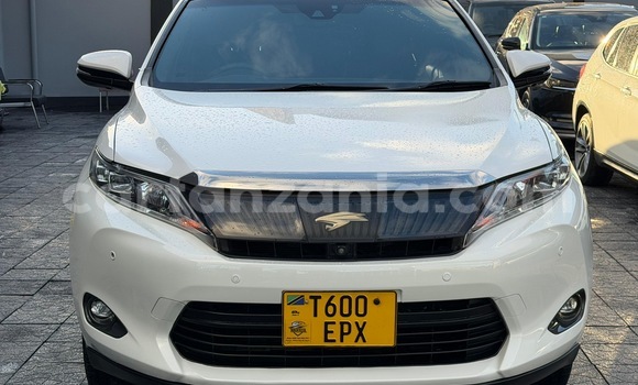 Buy Used Toyota Harrier White Car in Dar es Salaam in Dar es Salaam