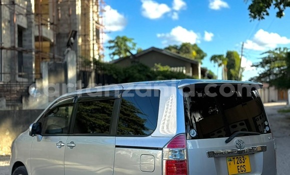 Nunua Ilio tumika Toyota Noah Fedha Gari ndani ya Dar es Salaam nchini Dar es Salaam Nunua Ilio tumika Toyota Noah Fedha Gari ndani ya Dar es Salaam nchini Dar es Salaam