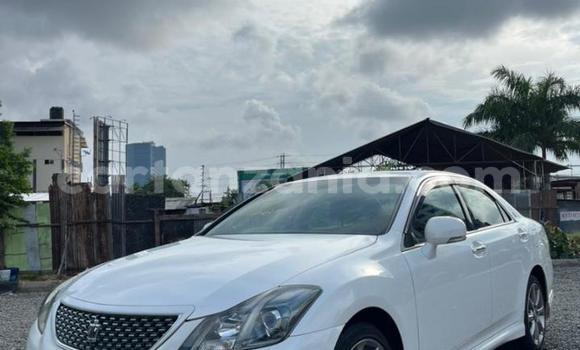 Nunua Imported Toyota Crown Nyeupe Gari ndani ya Dar es Salaam nchini Dar es Salaam Nunua Imported Toyota Crown Nyeupe Gari ndani ya Dar es Salaam nchini Dar es Salaam