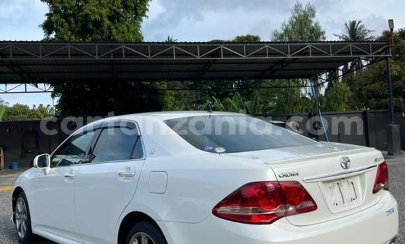 Nunua Imported Toyota Crown Nyeupe Gari ndani ya Dar es Salaam nchini Dar es Salaam Nunua Imported Toyota Crown Nyeupe Gari ndani ya Dar es Salaam nchini Dar es Salaam