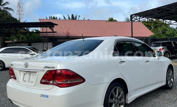 Nunua Imported Toyota Crown Nyeupe Gari ndani ya Dar es Salaam nchini Dar es Salaam Nunua Imported Toyota Crown Nyeupe Gari ndani ya Dar es Salaam nchini Dar es Salaam