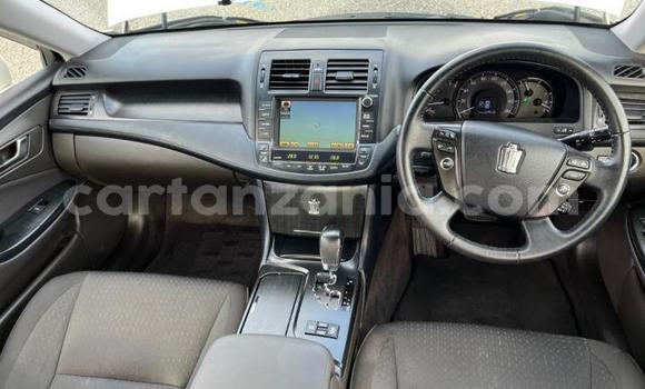 Nunua Imported Toyota Crown Nyeupe Gari ndani ya Dar es Salaam nchini Dar es Salaam Nunua Imported Toyota Crown Nyeupe Gari ndani ya Dar es Salaam nchini Dar es Salaam