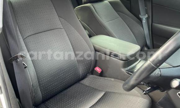 Nunua Imported Toyota Crown Nyeupe Gari ndani ya Dar es Salaam nchini Dar es Salaam Nunua Imported Toyota Crown Nyeupe Gari ndani ya Dar es Salaam nchini Dar es Salaam