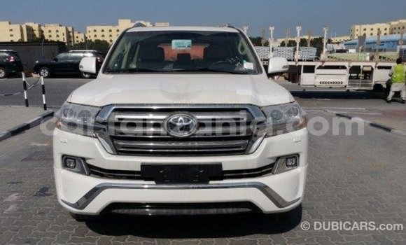 Nunua Imported Toyota Land Cruiser Nyeupe Gari ndani ya Import - Dubai nchini Arusha Nunua Imported Toyota Land Cruiser Nyeupe Gari ndani ya Import - Dubai nchini Arusha