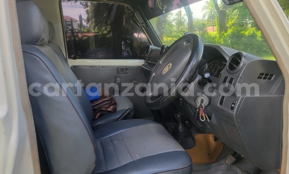 Buy Used Toyota Land Cruiser White Car in Mtwara in Mtwara Buy Used Toyota Land Cruiser White Car in Mtwara in Mtwara