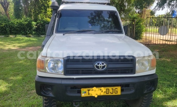 Buy Used Toyota Land Cruiser White Car in Mtwara in Mtwara Buy Used Toyota Land Cruiser White Car in Mtwara in Mtwara