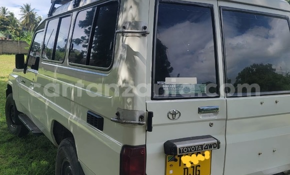 Buy Used Toyota Land Cruiser White Car in Mtwara in Mtwara Buy Used Toyota Land Cruiser White Car in Mtwara in Mtwara