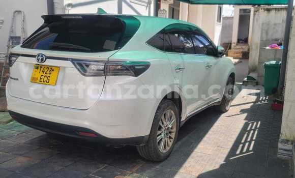 Buy Used Toyota Harrier White Car in Dar es Salaam in Dar es Salaam