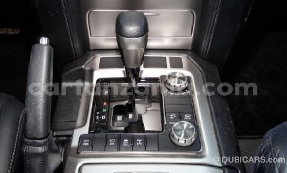 Nunua Imported Toyota Land Cruiser Nyeupe Gari ndani ya Import - Dubai nchini Arusha Nunua Imported Toyota Land Cruiser Nyeupe Gari ndani ya Import - Dubai nchini Arusha
