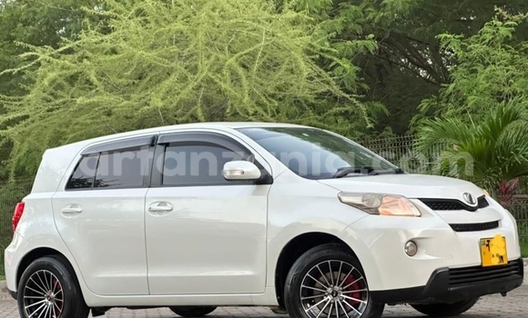 Buy Used Toyota IST White Car in Dar es Salaam in Dar es Salaam