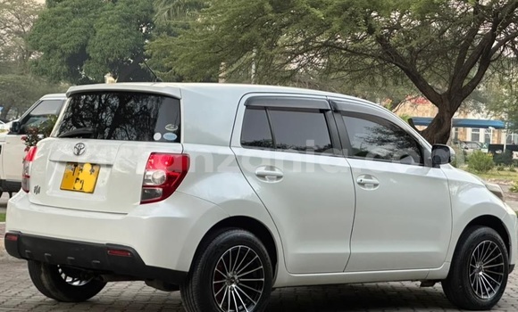 Buy Used Toyota IST White Car in Dar es Salaam in Dar es Salaam Buy Used Toyota IST White Car in Dar es Salaam in Dar es Salaam