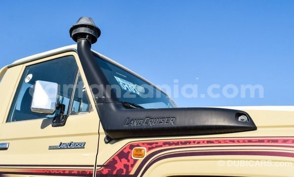 Buy Import Toyota Land Cruiser Beige Car in Import - Dubai in Arusha Buy Import Toyota Land Cruiser Beige Car in Import - Dubai in Arusha