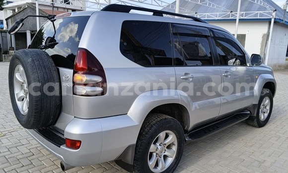 Nunua Ilio tumika Toyota Land Cruiser Prado Fedha Gari ndani ya Dar es Salaam nchini Dar es Salaam Nunua Ilio tumika Toyota Land Cruiser Prado Fedha Gari ndani ya Dar es Salaam nchini Dar es Salaam