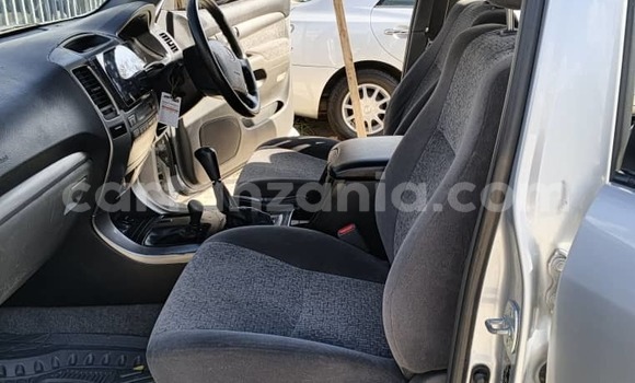 Nunua Ilio tumika Toyota Land Cruiser Prado Fedha Gari ndani ya Dar es Salaam nchini Dar es Salaam Nunua Ilio tumika Toyota Land Cruiser Prado Fedha Gari ndani ya Dar es Salaam nchini Dar es Salaam
