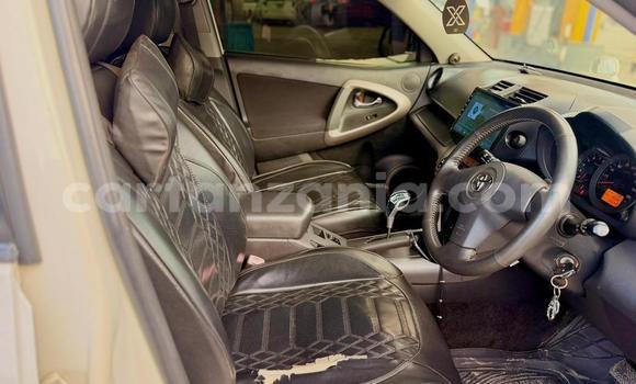 Nunua Ilio tumika Toyota RAV4 Nyeupe Gari ndani ya Dar es Salaam nchini Dar es Salaam Nunua Ilio tumika Toyota RAV4 Nyeupe Gari ndani ya Dar es Salaam nchini Dar es Salaam