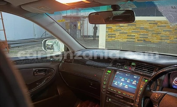 Nunua Ilio tumika Toyota Crown Nyeupe Gari ndani ya Dar es Salaam nchini Dar es Salaam Nunua Ilio tumika Toyota Crown Nyeupe Gari ndani ya Dar es Salaam nchini Dar es Salaam