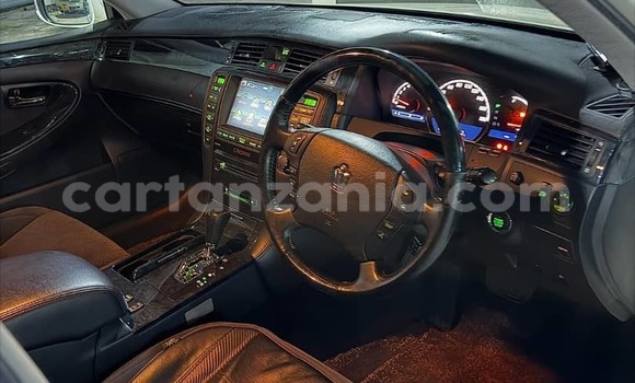 Nunua Ilio tumika Toyota Crown Nyeupe Gari ndani ya Dar es Salaam nchini Dar es Salaam Nunua Ilio tumika Toyota Crown Nyeupe Gari ndani ya Dar es Salaam nchini Dar es Salaam