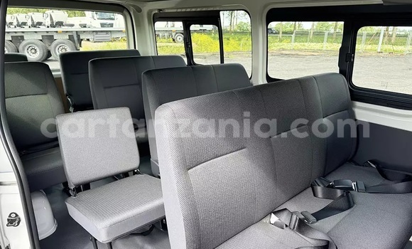 Nunua Ilio tumika Toyota HiAce Nyeupe Lori ndani ya Bukoba Mjini nchini Kagera Nunua Ilio tumika Toyota HiAce Nyeupe Lori ndani ya Bukoba Mjini nchini Kagera