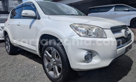Buy Used Toyota RAV4 White Car in Dar es Salaam in Dar es Salaam