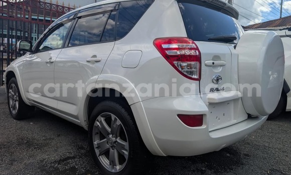 Buy Used Toyota RAV4 White Car in Dar es Salaam in Dar es Salaam Buy Used Toyota RAV4 White Car in Dar es Salaam in Dar es Salaam