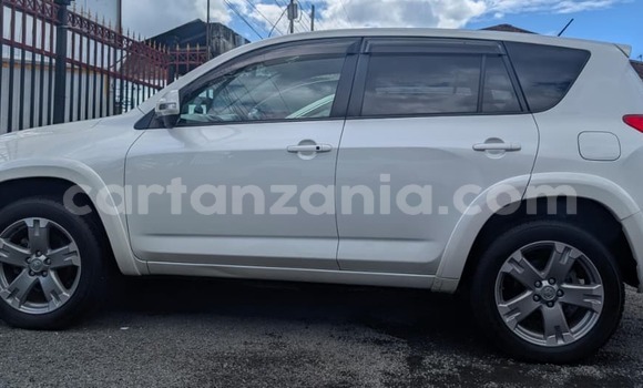 Buy Used Toyota RAV4 White Car in Dar es Salaam in Dar es Salaam Buy Used Toyota RAV4 White Car in Dar es Salaam in Dar es Salaam