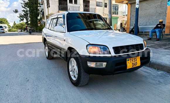 Buy Used Toyota RAV4 White Car in Dar es Salaam in Dar es Salaam