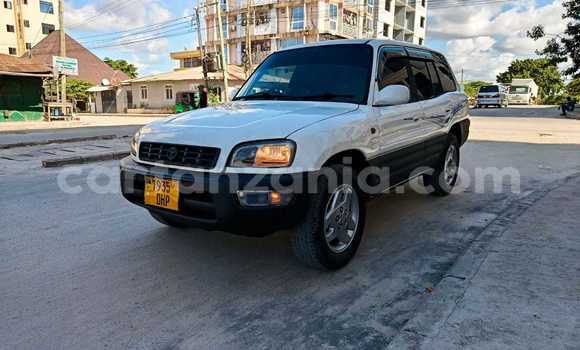 Nunua Ilio tumika Toyota RAV4 Nyeupe Gari ndani ya Dar es Salaam nchini Dar es Salaam Nunua Ilio tumika Toyota RAV4 Nyeupe Gari ndani ya Dar es Salaam nchini Dar es Salaam