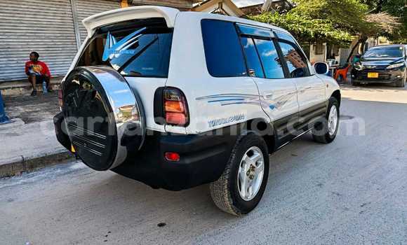 Nunua Ilio tumika Toyota RAV4 Nyeupe Gari ndani ya Dar es Salaam nchini Dar es Salaam Nunua Ilio tumika Toyota RAV4 Nyeupe Gari ndani ya Dar es Salaam nchini Dar es Salaam