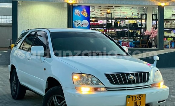 Buy Used Toyota Harrier White Car in Dar es Salaam in Dar es Salaam