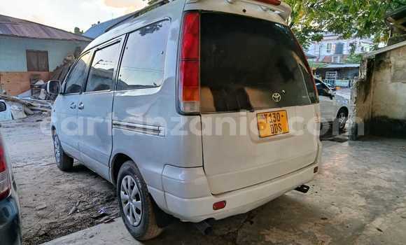 Nunua Ilio tumika Toyota Noah Fedha Gari ndani ya Dar es Salaam nchini Dar es Salaam Nunua Ilio tumika Toyota Noah Fedha Gari ndani ya Dar es Salaam nchini Dar es Salaam