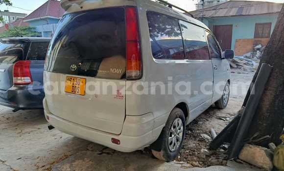 Nunua Ilio tumika Toyota Noah Fedha Gari ndani ya Dar es Salaam nchini Dar es Salaam Nunua Ilio tumika Toyota Noah Fedha Gari ndani ya Dar es Salaam nchini Dar es Salaam