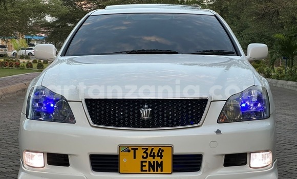 Buy Used Toyota Crown White Car in Dar es Salaam in Dar es Salaam