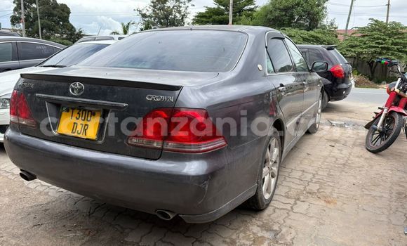 Buy Used Toyota Crown Black Car in Dar es Salaam in Dar es Salaam