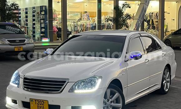 Buy Used Toyota Crown White Car in Dar es Salaam in Dar es Salaam