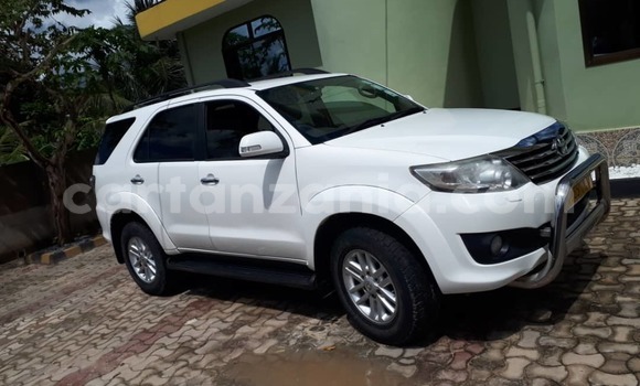 Buy Used Toyota Fortuner White Car in Dar es Salaam in Dar es Salaam Buy Used Toyota Fortuner White Car in Dar es Salaam in Dar es Salaam