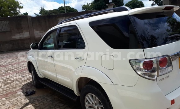Buy Used Toyota Fortuner White Car in Dar es Salaam in Dar es Salaam Buy Used Toyota Fortuner White Car in Dar es Salaam in Dar es Salaam