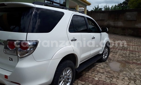 Buy Used Toyota Fortuner White Car in Dar es Salaam in Dar es Salaam Buy Used Toyota Fortuner White Car in Dar es Salaam in Dar es Salaam