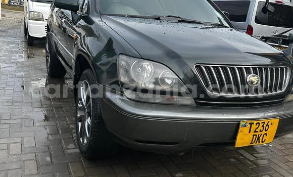 Buy Used Toyota Harrier Green Car in Dar es Salaam in Dar es Salaam