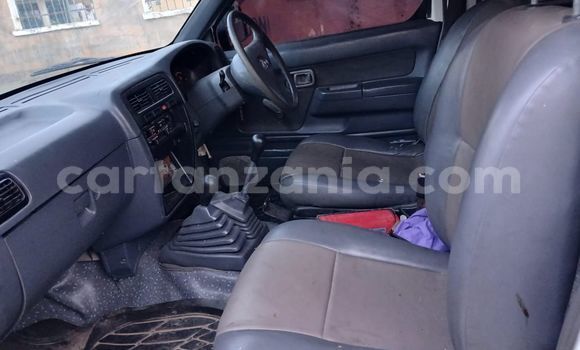 Nunua Ilio tumika Nissan Hardbody Nyeupe Gari ndani ya Dar es Salaam nchini Dar es Salaam Nunua Ilio tumika Nissan Hardbody Nyeupe Gari ndani ya Dar es Salaam nchini Dar es Salaam