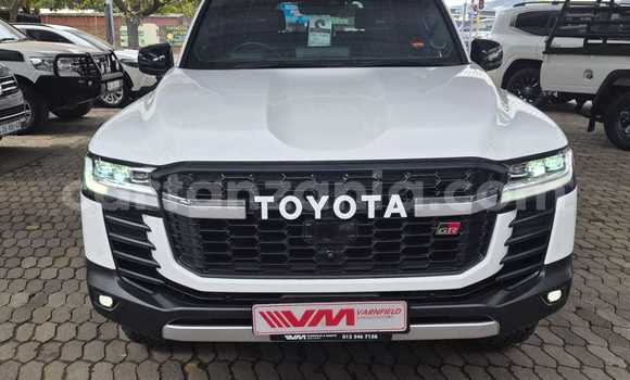 Nunua Imported Toyota Land Cruiser Nyeupe Gari ndani ya Dar es Salaam nchini Dar es Salaam Nunua Imported Toyota Land Cruiser Nyeupe Gari ndani ya Dar es Salaam nchini Dar es Salaam