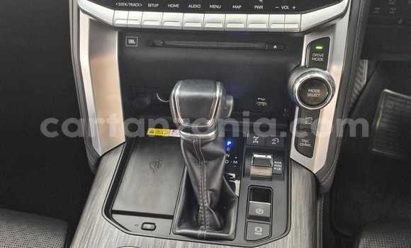 Buy Import Toyota Land Cruiser White Car in Dar es Salaam in Dar es Salaam Buy Import Toyota Land Cruiser White Car in Dar es Salaam in Dar es Salaam
