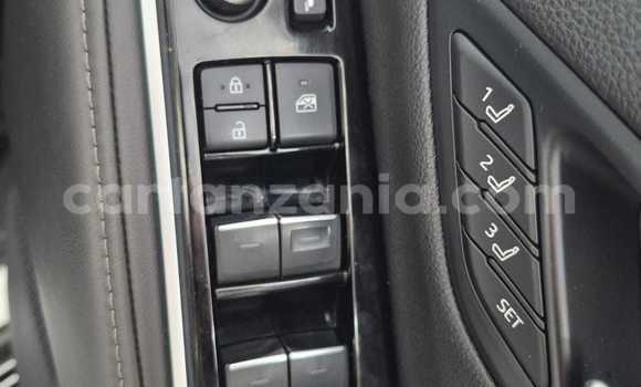 Buy Import Toyota Land Cruiser White Car in Dar es Salaam in Dar es Salaam Buy Import Toyota Land Cruiser White Car in Dar es Salaam in Dar es Salaam