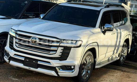 Buy Used Toyota Land Cruiser White Car in Dar es Salaam in Dar es Salaam Buy Used Toyota Land Cruiser White Car in Dar es Salaam in Dar es Salaam