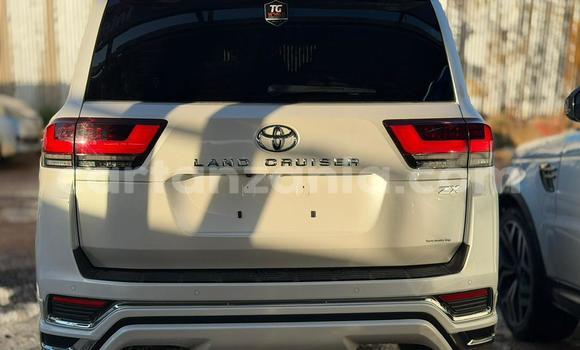 Buy Used Toyota Land Cruiser White Car in Dar es Salaam in Dar es Salaam Buy Used Toyota Land Cruiser White Car in Dar es Salaam in Dar es Salaam