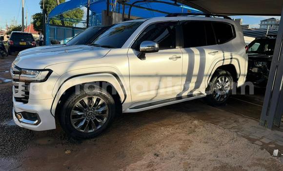 Buy Used Toyota Land Cruiser White Car in Dar es Salaam in Dar es Salaam Buy Used Toyota Land Cruiser White Car in Dar es Salaam in Dar es Salaam