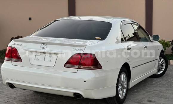 Nunua Imported Toyota Crown Nyeupe Gari ndani ya Dar es Salaam nchini Dar es Salaam Nunua Imported Toyota Crown Nyeupe Gari ndani ya Dar es Salaam nchini Dar es Salaam