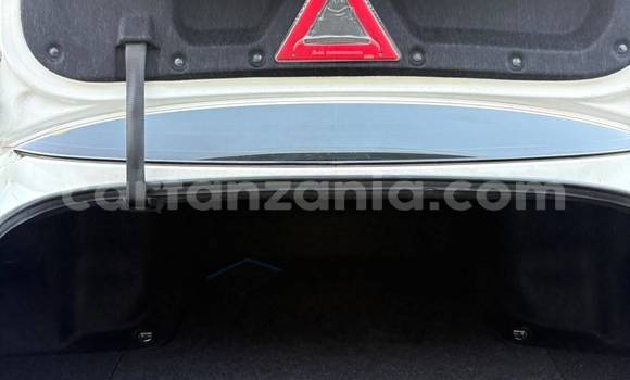 Nunua Imported Toyota Crown Nyeupe Gari ndani ya Dar es Salaam nchini Dar es Salaam Nunua Imported Toyota Crown Nyeupe Gari ndani ya Dar es Salaam nchini Dar es Salaam