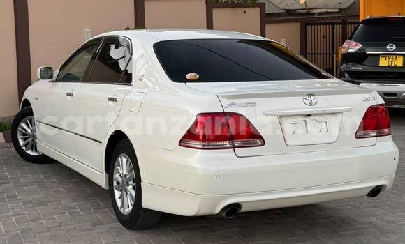 Nunua Imported Toyota Crown Nyeupe Gari ndani ya Dar es Salaam nchini Dar es Salaam Nunua Imported Toyota Crown Nyeupe Gari ndani ya Dar es Salaam nchini Dar es Salaam